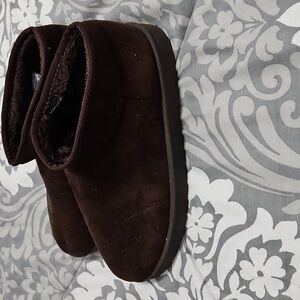 NEW Brown Suede Ankle Boots. Fur lined